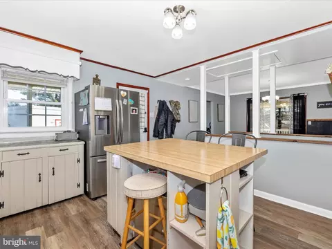 Kitchen - 20403 Old Forge Rd, Hagerstown, MD 21742 photo 2 of 6