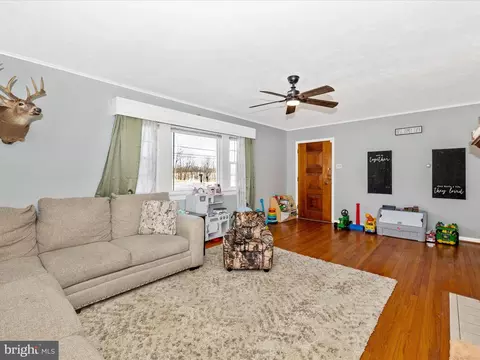 Living - 20403 Old Forge Rd, Hagerstown, MD 21742 photo 5 of 5