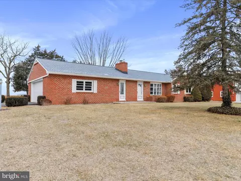 12932 Point Salem Rd, Hagerstown, MD 21740