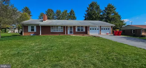 19218 Woodhaven Dr, Hagerstown, MD 21742