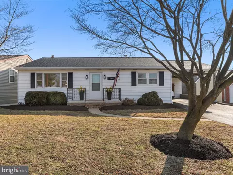 12227 W Lawn Ln, Hagerstown, MD 21740