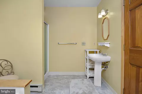 Bath - 13810 Franks Run Rd, Smithsburg, MD 21783 photo 6 of 7