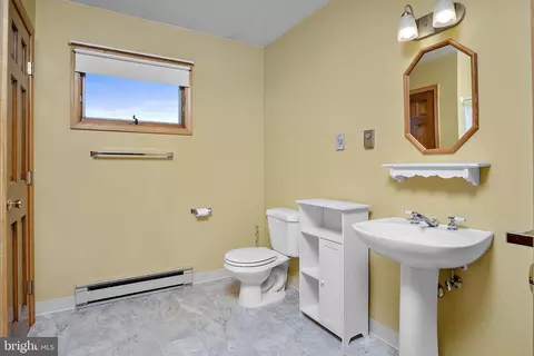 Bath - 13810 Franks Run Rd, Smithsburg, MD 21783 photo 5 of 7
