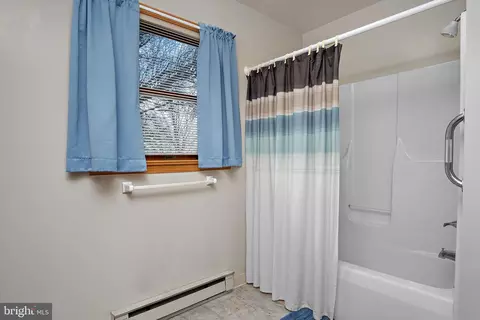Bath - 13810 Franks Run Rd, Smithsburg, MD 21783 photo 3 of 7