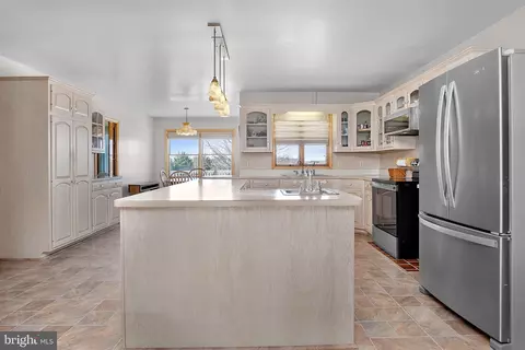 Kitchen - 13810 Franks Run Rd, Smithsburg, MD 21783 photo 3 of 4