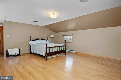 Bedroom - 13810 Franks Run Rd, Smithsburg, MD 21783 photo 4 of 8