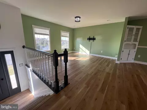 Living - 100 Vodys Ct, Smithsburg, MD 21783 photo 3 of 4