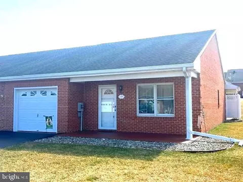135 Sunflower Dr, Hagerstown, MD 21740