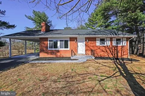 12238 Walnut Point Rd, Hagerstown, MD 21740