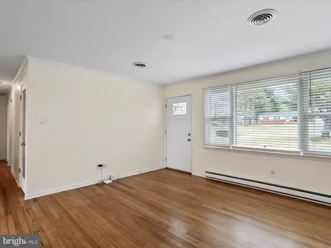 Living - 12738 Spickler Rd, Clear Spring, MD 21722 photo 2 of 4