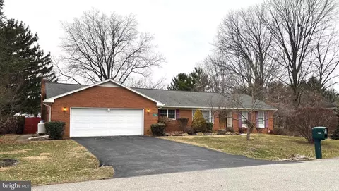 17706 Garden Spot Dr, Hagerstown, MD 21740