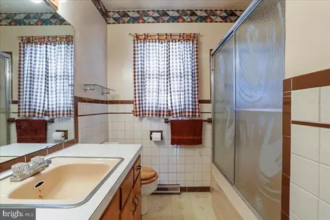 Bath - 12030 Christy Ave, Smithsburg, MD 21783 photo 1 of 1