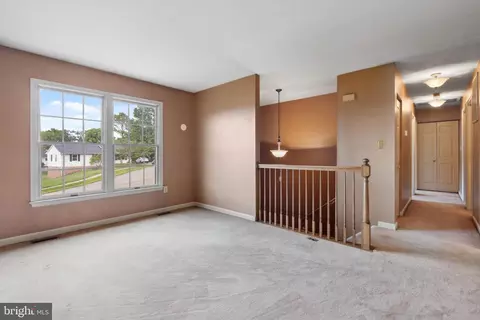 Living - 105 Daniels Ct, Smithsburg, MD 21783 photo 1 of 1