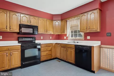 Kitchen - 105 Daniels Ct, Smithsburg, MD 21783 photo 3 of 3