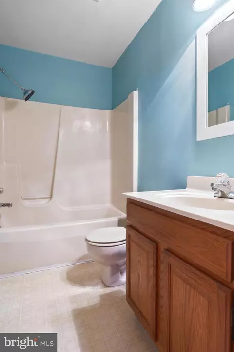 Bath - 105 Daniels Ct, Smithsburg, MD 21783 photo 1 of 1