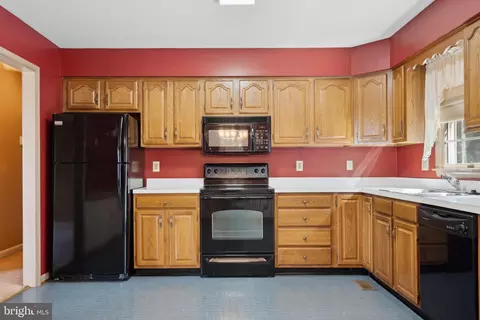 Kitchen - 105 Daniels Ct, Smithsburg, MD 21783 photo 2 of 3