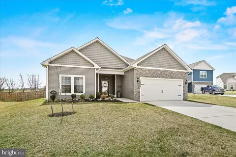 10038 Roulette Dr, Hagerstown, MD 21740