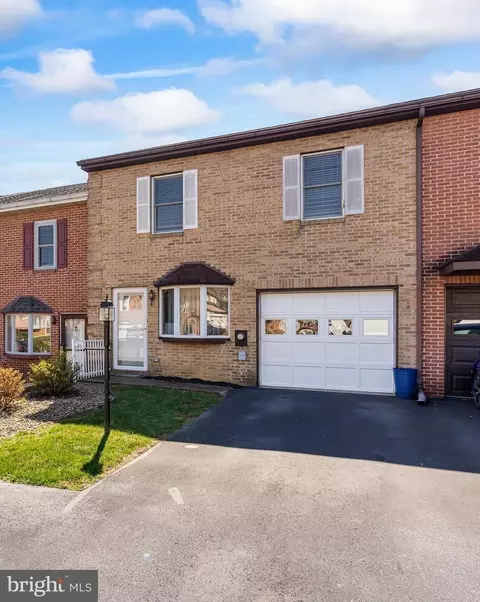 17921 Golf View Dr, Hagerstown, MD 21740