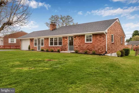 16128 Cloverton Ln, Williamsport, MD 21795