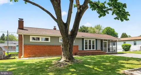 18011 Oak Ridge Dr, Hagerstown, MD 21740