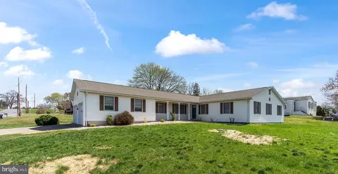 18503 Kent Ave, Hagerstown, MD 21740
