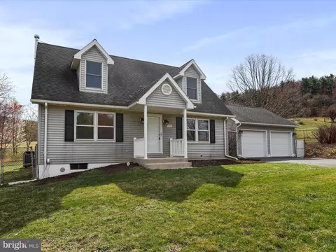 22904 Civic Cir, Smithsburg, MD 21783 photo 2