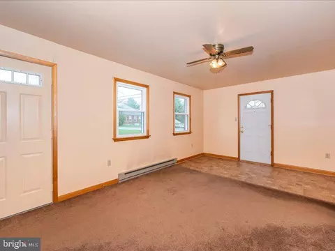Living - 14244 Windy Haven Rd, Smithsburg, MD 21783 photo 4 of 6