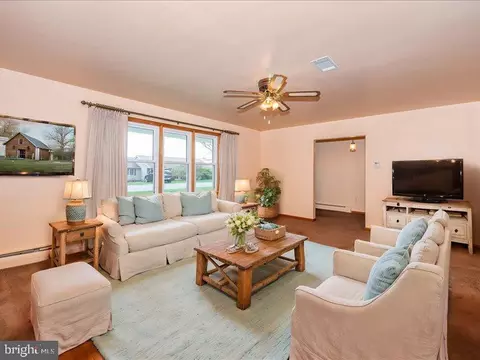 Living - 14244 Windy Haven Rd, Smithsburg, MD 21783 photo 1 of 6