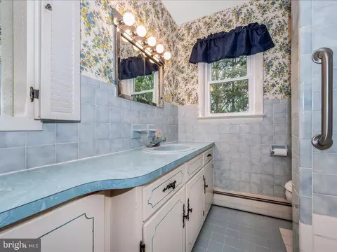 Bath - 14244 Windy Haven Rd, Smithsburg, MD 21783 photo 3 of 5