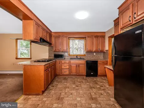 Kitchen - 14244 Windy Haven Rd, Smithsburg, MD 21783 photo 4 of 5