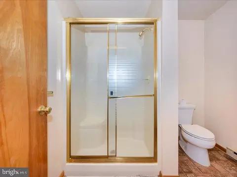 Bath - 14244 Windy Haven Rd, Smithsburg, MD 21783 photo 2 of 5