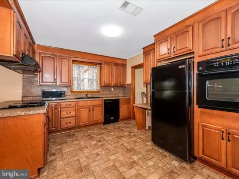 Kitchen - 14244 Windy Haven Rd, Smithsburg, MD 21783 photo 3 of 5