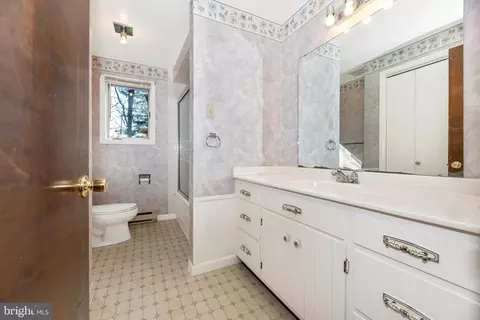 Bath - 13120 Ingram Dr, Smithsburg, MD 21783 photo 2 of 2
