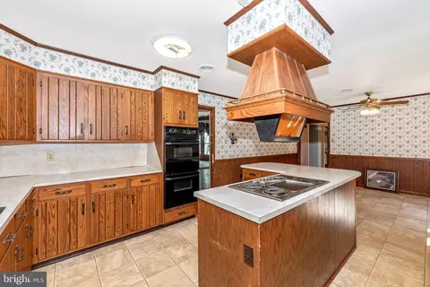 Kitchen - 13120 Ingram Dr, Smithsburg, MD 21783 photo 7 of 10