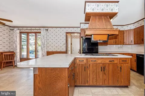 Kitchen - 13120 Ingram Dr, Smithsburg, MD 21783 photo 4 of 10