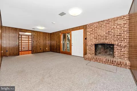 Living - 13120 Ingram Dr, Smithsburg, MD 21783 photo 4 of 5