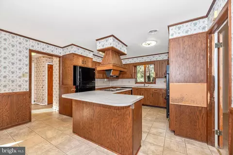 Kitchen - 13120 Ingram Dr, Smithsburg, MD 21783 photo 2 of 10