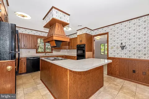 Kitchen - 13120 Ingram Dr, Smithsburg, MD 21783 photo 3 of 10