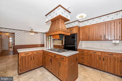 Kitchen - 13120 Ingram Dr, Smithsburg, MD 21783 photo 6 of 10
