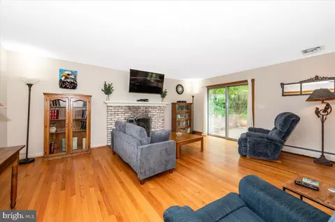 Living - 22019 Mohawk Dr, Smithsburg, MD 21783 photo 1 of 4