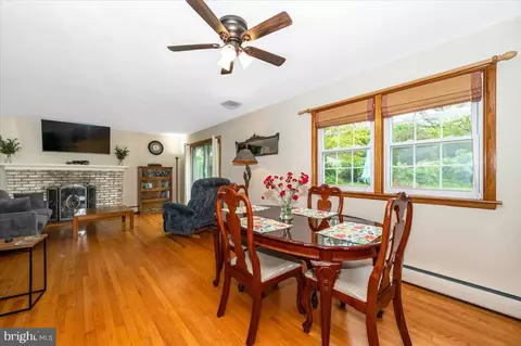 Dining - 22019 Mohawk Dr, Smithsburg, MD 21783 photo 2 of 6