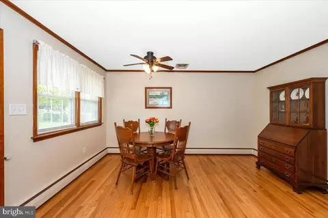 Dining - 22019 Mohawk Dr, Smithsburg, MD 21783 photo 3 of 6