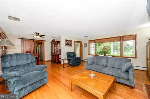 Living - 22019 Mohawk Dr, Smithsburg, MD 21783 photo 4 of 4