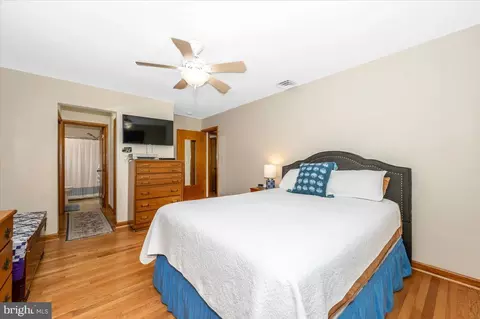 Bedroom - 22019 Mohawk Dr, Smithsburg, MD 21783 photo 3 of 7