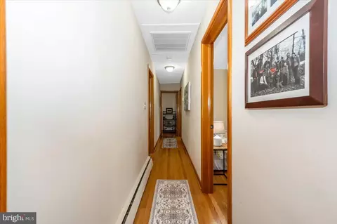 Entry Way - 22019 Mohawk Dr, Smithsburg, MD 21783 photo 3 of 5