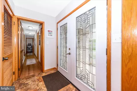 Entry Way - 22019 Mohawk Dr, Smithsburg, MD 21783 photo 2 of 5