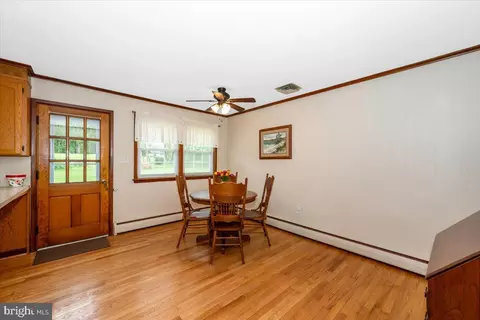 Dining - 22019 Mohawk Dr, Smithsburg, MD 21783 photo 4 of 6