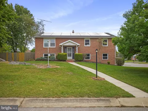 10801 Rosewood Dr, Hagerstown, MD 21740