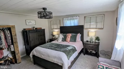 Bedroom - 25209 Elhuff Ct, Cascade, MD 21719 photo 8 of 11