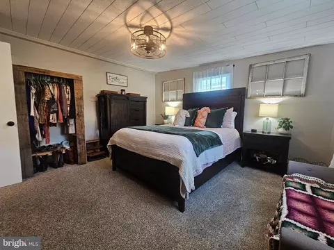 Bedroom - 25209 Elhuff Ct, Cascade, MD 21719 photo 5 of 11